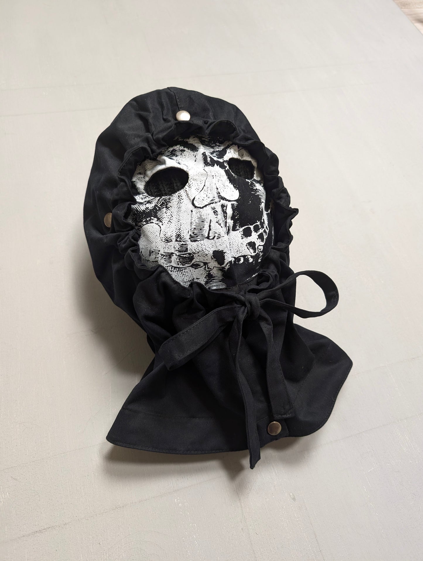 SOMBRE MASK